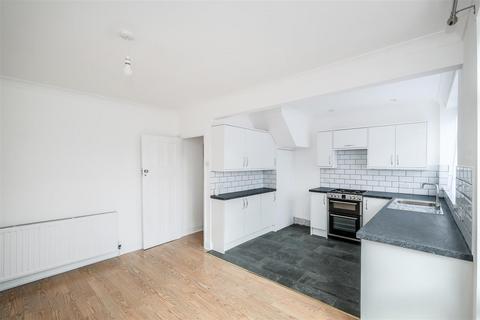 3 bedroom semi-detached house to rent, Brodie Road, North Chingford