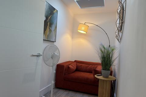 Studio to rent, Harlequin Avenue, Brentford TW8