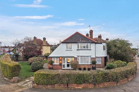 Lakehurst Road, Epsom, Surrey, KT19