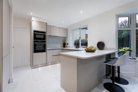 4 bedroom detached house for sale, Lakehurst Road, Epsom, Surrey, KT19