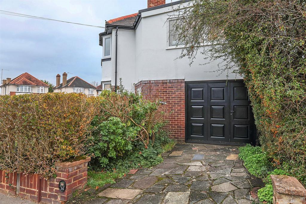 Garage/Driveway