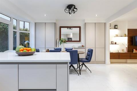 4 bedroom detached house for sale, Lakehurst Road, Epsom, Surrey, KT19