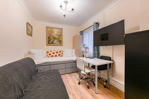 1 bedroom flat to rent, Sinclair Gardens, West Kensington, London, W14