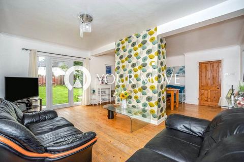 3 bedroom semi-detached house to rent, Admiral Seymour Road, London SE9