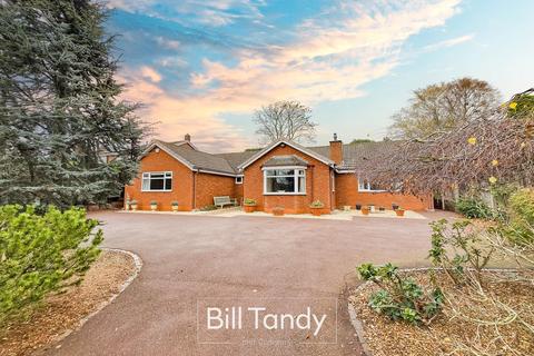 3 bedroom detached bungalow for sale, Hill Crest Drive, Lichfield, WS13