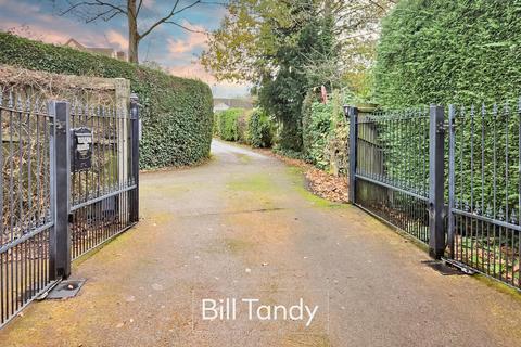 3 bedroom detached bungalow for sale, Hill Crest Drive, Lichfield, WS13