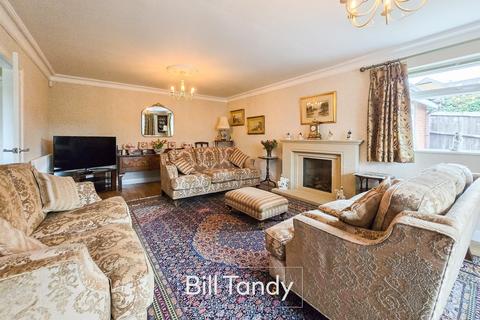 3 bedroom detached bungalow for sale, Hill Crest Drive, Lichfield, WS13
