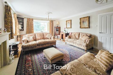 3 bedroom detached bungalow for sale, Hill Crest Drive, Lichfield, WS13