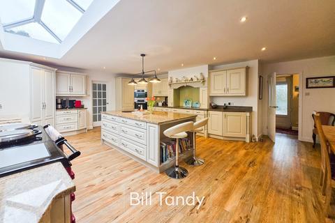 3 bedroom detached bungalow for sale, Hill Crest Drive, Lichfield, WS13