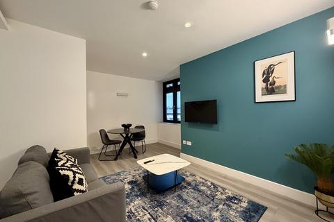 Studio to rent, Harlequin Avenue, Brentford TW8