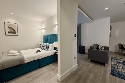 Studio to rent, Harlequin Avenue, Brentford TW8