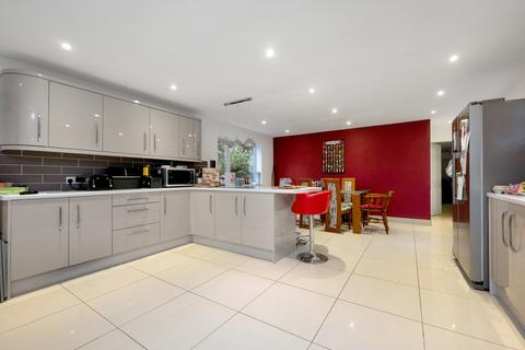3 bedroom bungalow for sale, South Facing Garden on Gartree Court, Melton, LE13 0RF