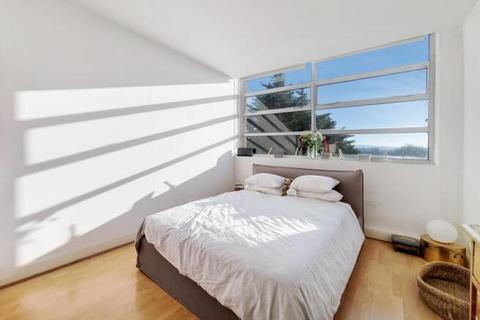 2 bedroom apartment to rent, Gervase Street, London SE15