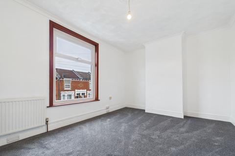 2 bedroom terraced house to rent, Ringwood Road, Southsea, PO4