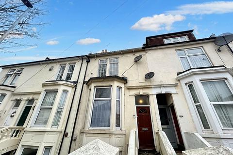 2 bedroom flat to rent, St. Andrews Road, Southsea, PO5