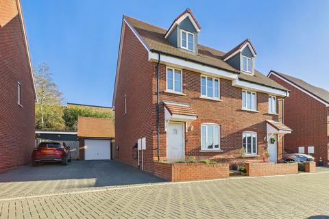 3 bedroom semi-detached house for sale - Sawbridgeworth CM21
