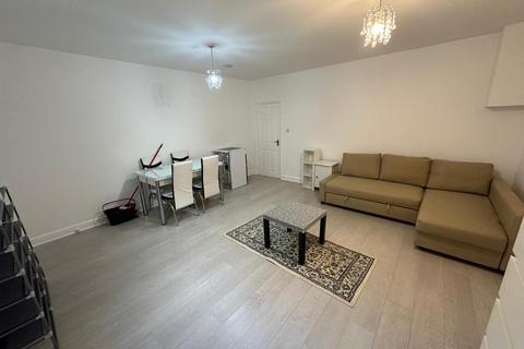 Studio to rent, Green Lanes, London