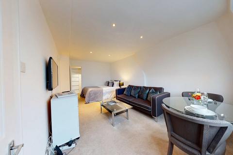 Studio to rent, Hill Street, London W1J