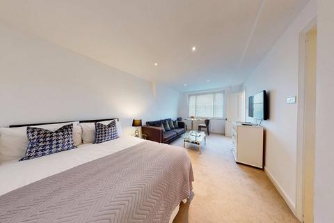Studio to rent, Hill Street, London W1J