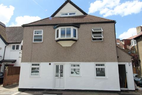 2 bedroom flat for sale, Leigh-on-Sea SS9