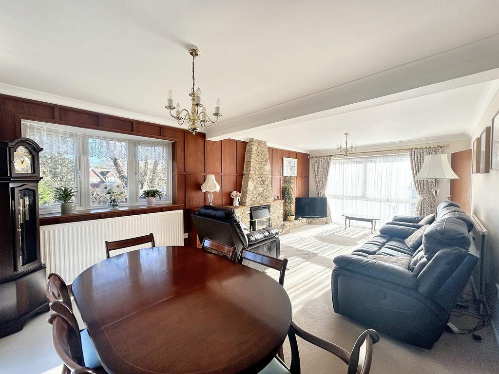 Lounge/dining room