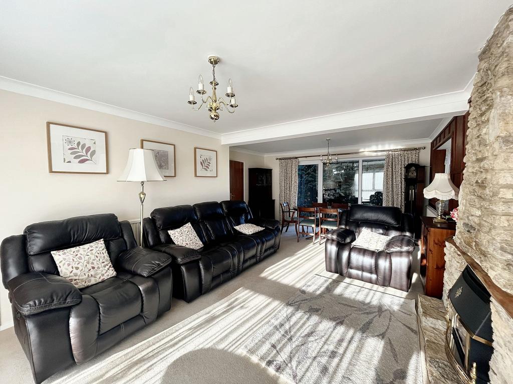 Lounge/dining room