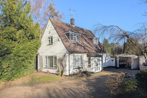 2 bedroom detached house to rent, Pond Road, Woking GU22