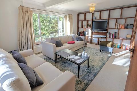 2 bedroom detached house to rent, Pond Road, Woking GU22