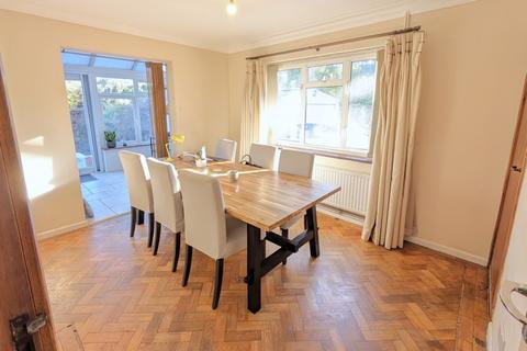 2 bedroom detached house to rent, Pond Road, Woking GU22