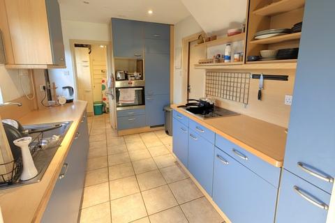 2 bedroom detached house to rent, Pond Road, Woking GU22