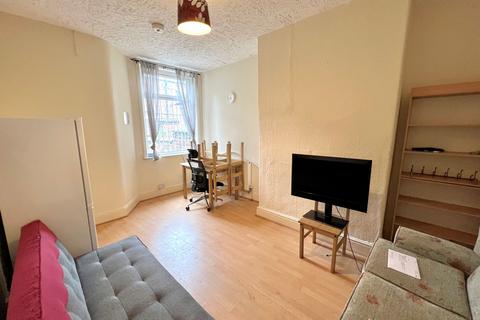 3 bedroom terraced house to rent, Redruth Street, Manchester, M14