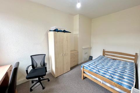 3 bedroom terraced house to rent, Redruth Street, Manchester, M14