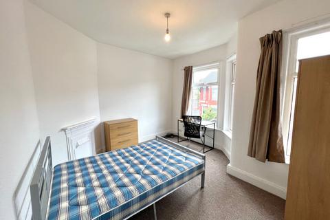 3 bedroom terraced house to rent, Redruth Street, Manchester, M14