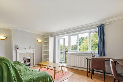 3 bedroom flat to rent, Clandon Gardens, London N3