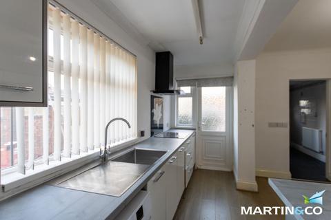 3 bedroom end of terrace house to rent, Reginald Road, Bearwood, B67