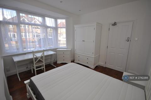 undefined, Dellfield Crescent, Uxbridge, UB8