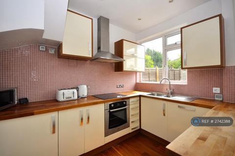 undefined, Dellfield Crescent, Uxbridge, UB8
