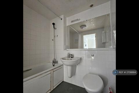 1 bedroom flat to rent, Len Bishop Court, London, E1W