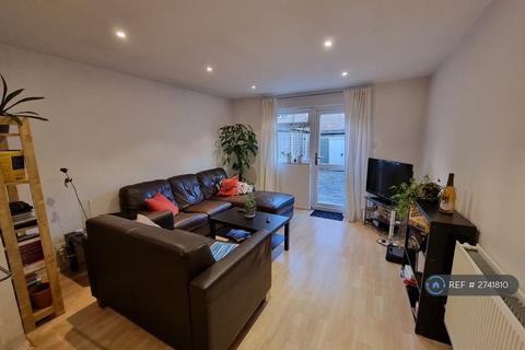 2 bedroom terraced house to rent, Canterbury Place, London, SE17