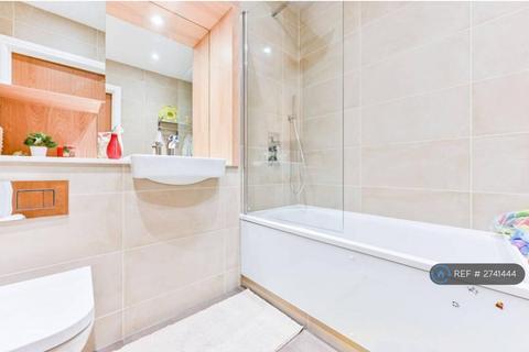2 bedroom flat to rent, Sherrans House, London, NW9