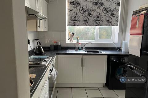 3 bedroom semi-detached house to rent, Barrington Avenue, Hull, HU5