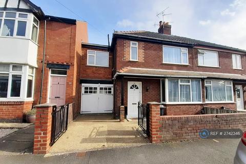 4 bedroom semi-detached house to rent, Beech Avenue, York, YO24