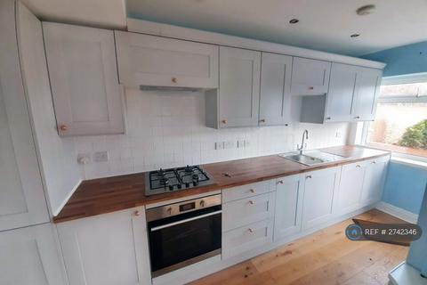 4 bedroom semi-detached house to rent, Beech Avenue, York, YO24