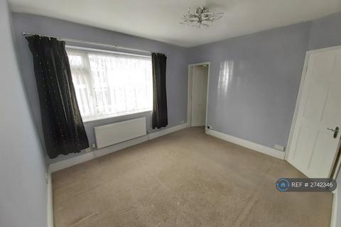 4 bedroom semi-detached house to rent, Beech Avenue, York, YO24