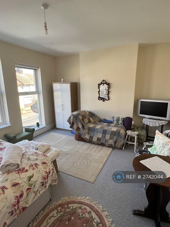 Master Bedroom (First Floor)