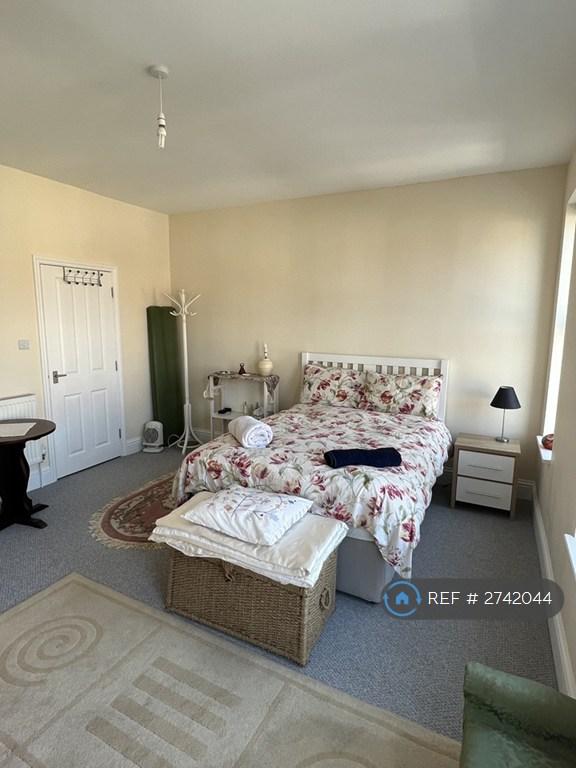 Master Bedroom (First Floor)