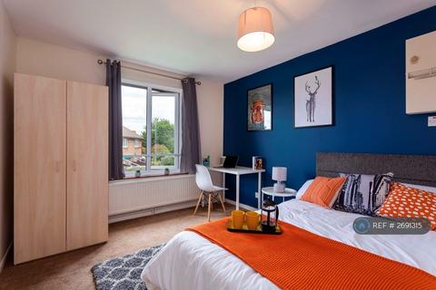 7 bedroom end of terrace house to rent, School Lane, Egham, TW20