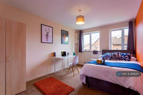 7 bedroom end of terrace house to rent, School Lane, Egham, TW20