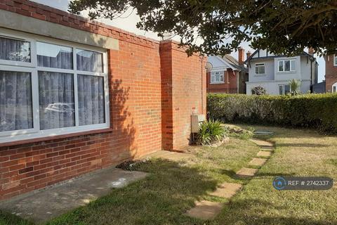 2 bedroom flat to rent - Newport Road, Sandown, PO36