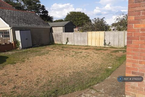 2 bedroom flat to rent, Newport Road, Sandown, PO36